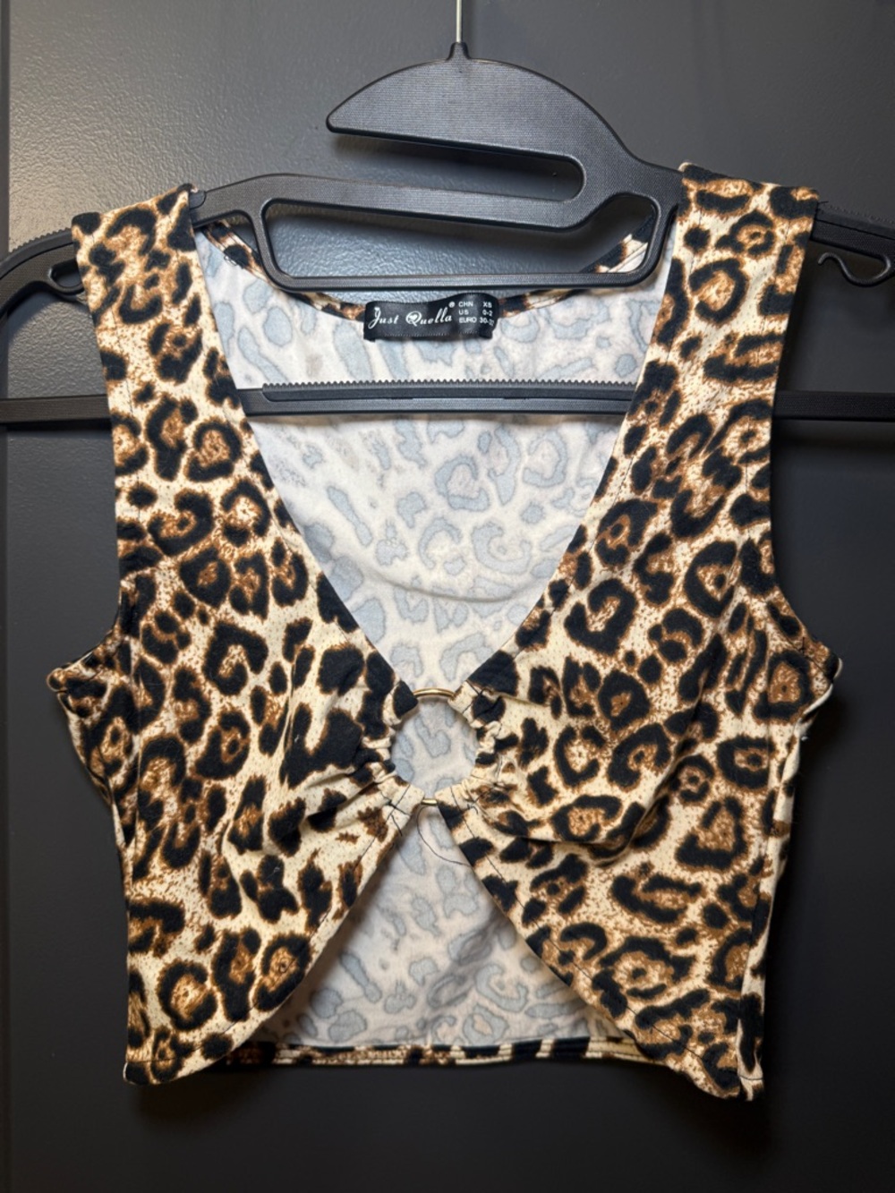 Just Quella Leopard-Print Ring-Front Crop Top in Brown and Black Size XS